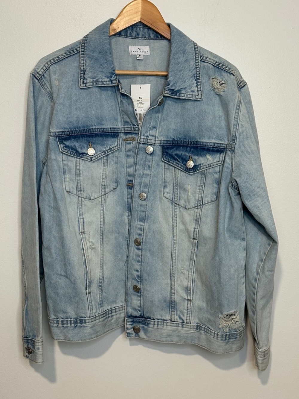 True Craft Denim Jacket NWT Size XL Light Wash Distressed